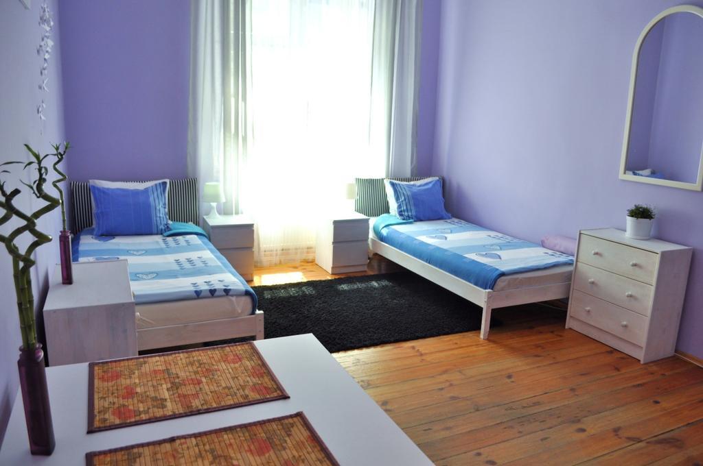 Happy House Hostel Poznan Room photo